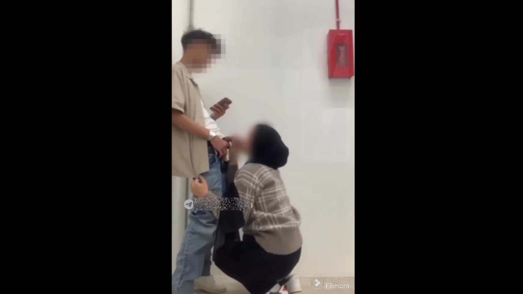 Mahasiswa Jilbab Ngentot di Toilet Kampus